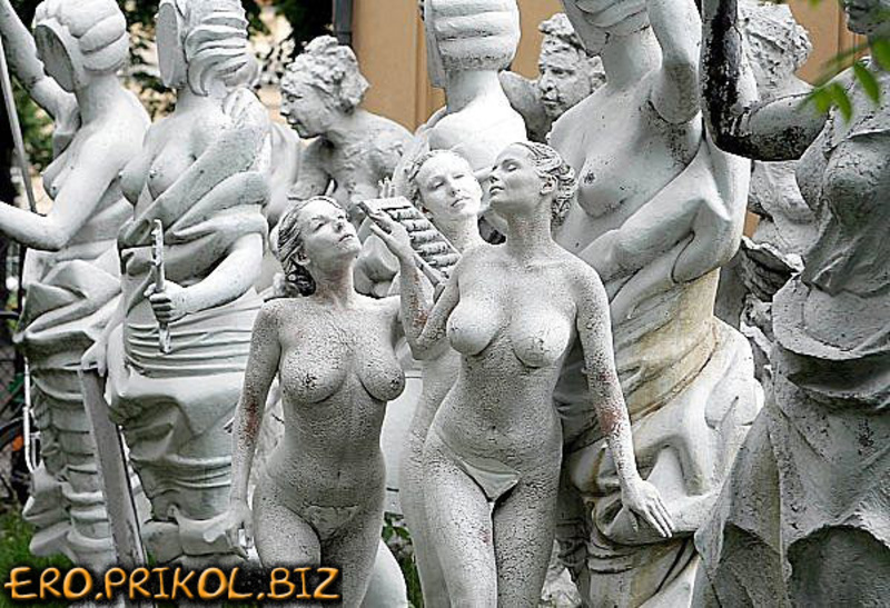 Erotic women sculptures by valentino