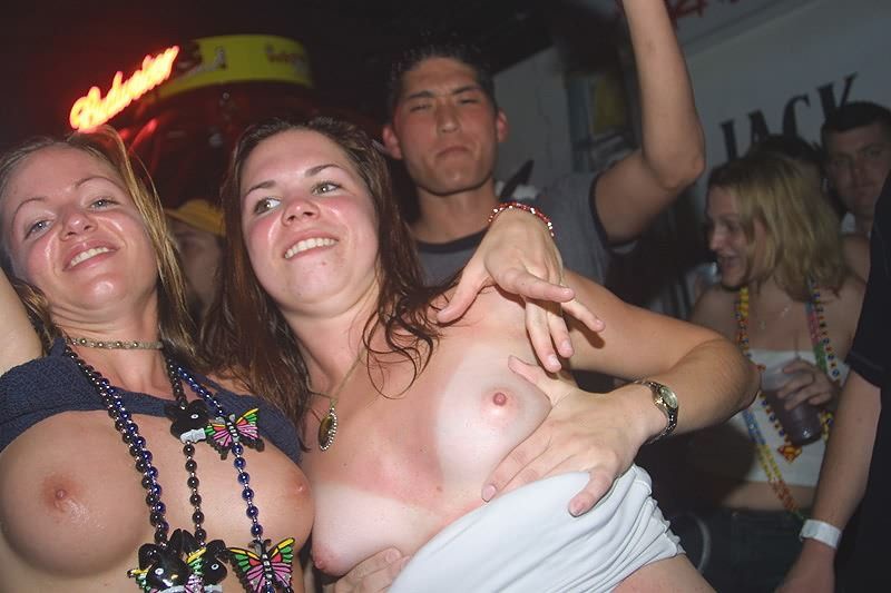 Пьяные голые девки отрываются 15 фото эротики