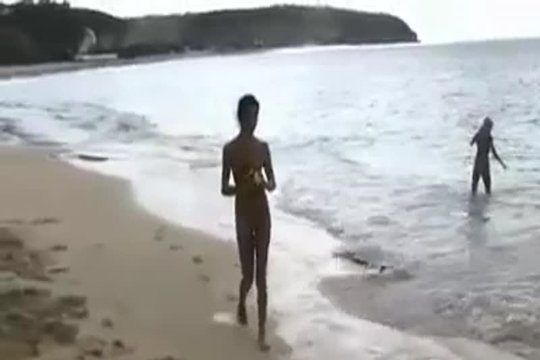 Лесбиянки развлекаются на пляже