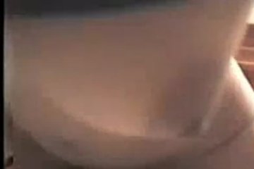Парень снимает как девушка на члене прыгает