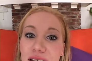 Горячую блондинку члены не остановили