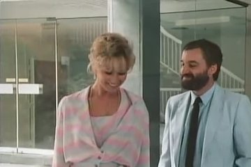 Две сучки развлекаются в кровати