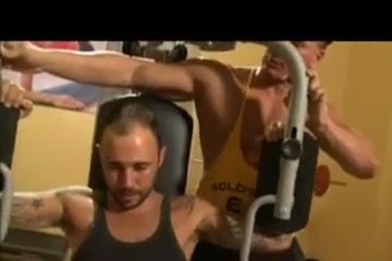 Спортсмены после занятий на тренажере занялись сексом