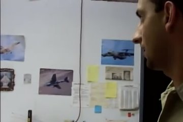 Минет от этой королевы в подсобке