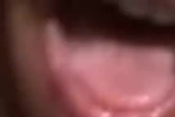 Вдула сама себе и громко стонала при этом