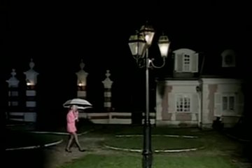 Парни в костюмах и хорошая самка