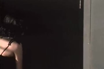 Кто-то общается, а кто-то на диване трахается