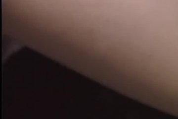 Азиатка с азиатом ночью на кровати трахается