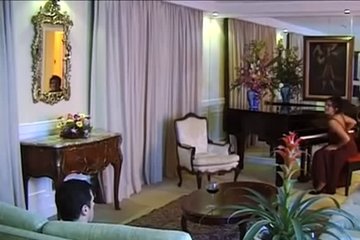 Устраивает своей наложнице звериное проникновение