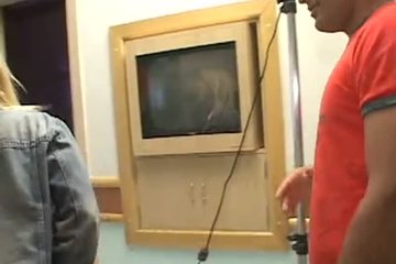 Не постеснялись сбежать с вечеринки