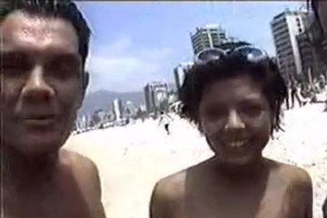 Скучающая на пляже киска была не против разврата