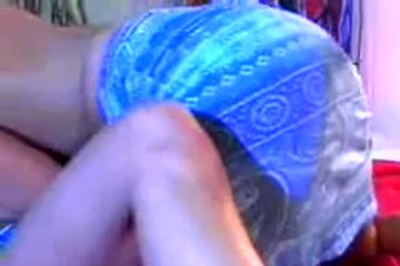 Поджидает свою любовницу с голыми сиськами