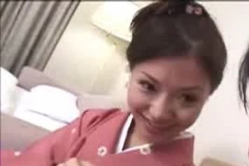 Национальный костюм только к лицу азиаточке