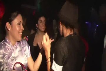 Весёлые самки с радостью светили своими сиськами