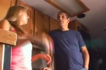 Девушка очень хотела пососать член