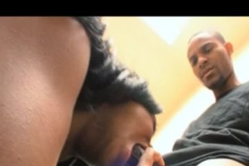 Застукана соседом на ступеньках