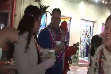 Девчонки с удовольствием целуются