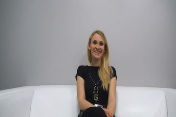 Ради устройства на работу даже раздвигала свои булки