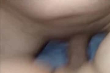 Муж активно ебет жену в бритую письку и снимает на камеру секс от первого лица