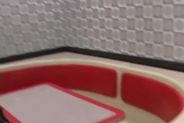 Негр любит ласкать белокожую малышку