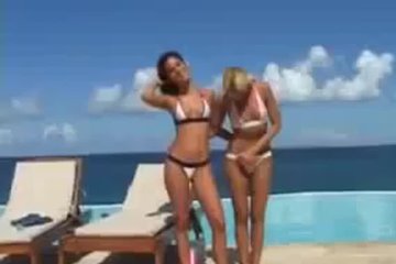 Вновь принялись надрачивать и лизать