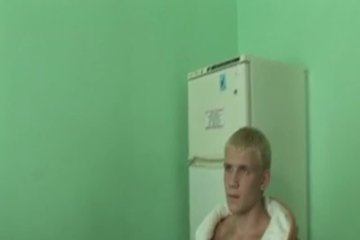 Блондинка пришла к нему в больницу