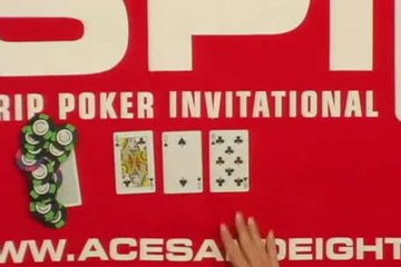 Тёлки играют в покер на раздевание