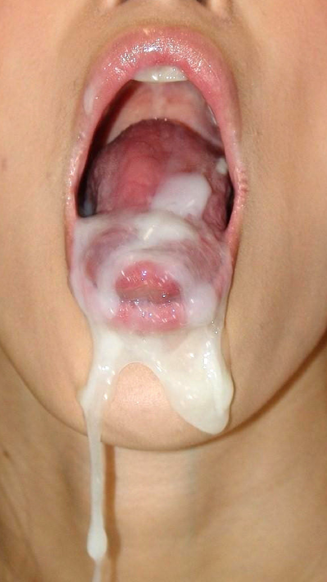 сперма изо рта девушки фото 100